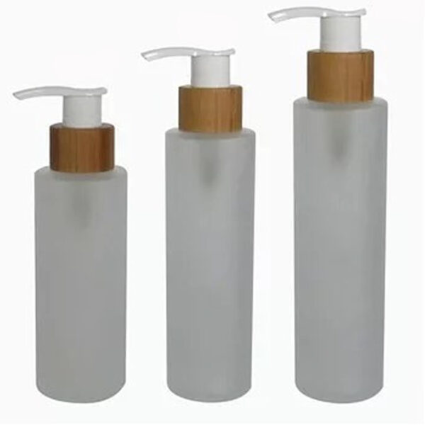 Bouteille en verre avec bouchon de pompe en bambou destinee a vos produits cosmetiques ...